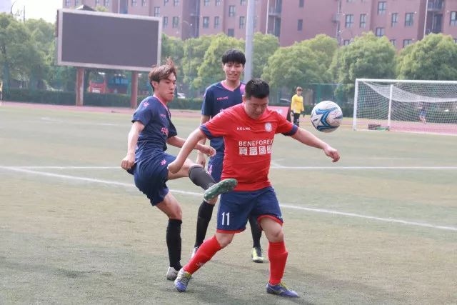 6月4日：西甲转会窗-邓弗里斯+科纳特将加盟皇马，巴萨和马竞继续酝酿补强